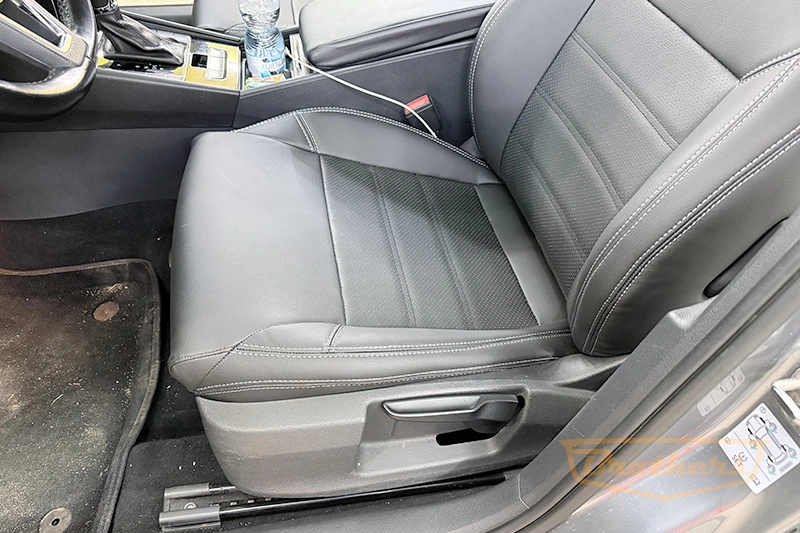 Чехлы на Skoda Superb 3 (Style), серии "Premium" - серая строчка Чехлы на Skoda Superb 3 (Style), серии "Premium" - серая строчка