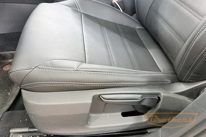 Чехлы на Skoda Superb 3 (Style), серии "Premium" - серая строчка Чехлы на Skoda Superb 3 (Style), серии "Premium" - серая строчка