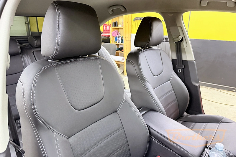 Чехлы на Skoda Superb 3 (Style), серии "Premium" - серая строчка Чехлы на Skoda Superb 3 (Style), серии "Premium" - серая строчка