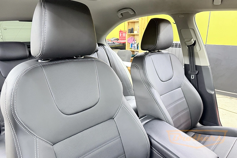 Чехлы на Skoda Superb 3 (Style), серии "Premium" - серая строчка Чехлы на Skoda Superb 3 (Style), серии "Premium" - серая строчка