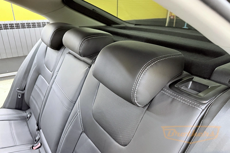 Чехлы на Skoda Superb 3 (Style), серии "Premium" - серая строчка Чехлы на Skoda Superb 3 (Style), серии "Premium" - серая строчка