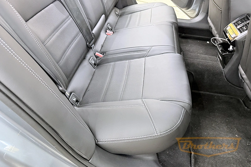 Чехлы на Skoda Superb 3 (Style), серии "Premium" - серая строчка Чехлы на Skoda Superb 3 (Style), серии "Premium" - серая строчка