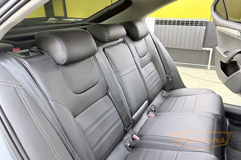 Чехлы на Skoda Superb 3 (Style), серии "Premium" - серая строчка Чехлы на Skoda Superb 3 (Style), серии "Premium" - серая строчка