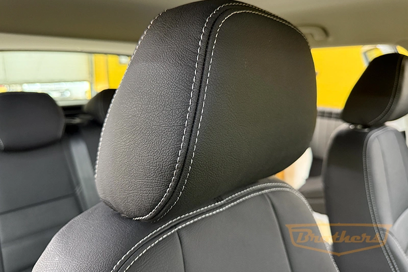 Чехлы на Skoda Karoq, 2017 - н.в. серии "Aurora" - серая строчка