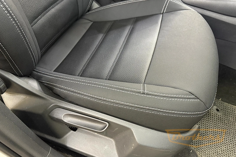 Чехлы на Skoda Karoq, 2017 - н.в. серии "Aurora" - серая строчка