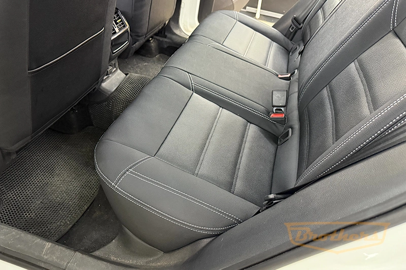 Чехлы на Skoda Karoq, 2017 - н.в. серии "Aurora" - серая строчка