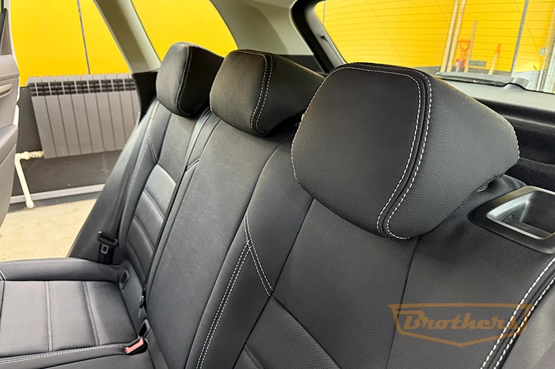 Чехлы на Skoda Karoq, 2017 - н.в. серии "Aurora" - серая строчка