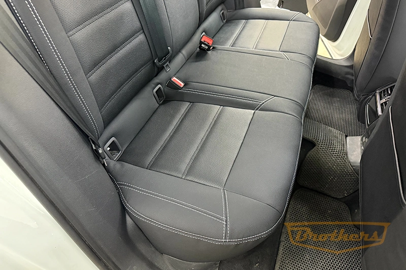 Чехлы на Skoda Karoq, 2017 - н.в. серии "Aurora" - серая строчка