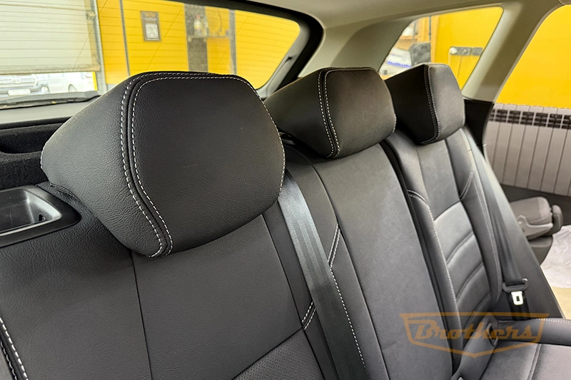 Чехлы на Skoda Karoq, 2017 - н.в. серии "Aurora" - серая строчка