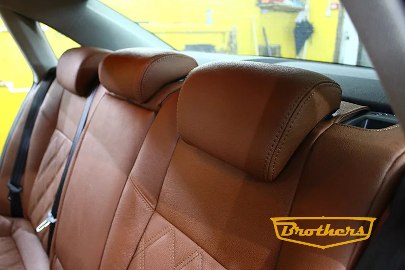 Чехлы на сидения Audi А4 (B8) серии "Aurora" - коричневая строчка