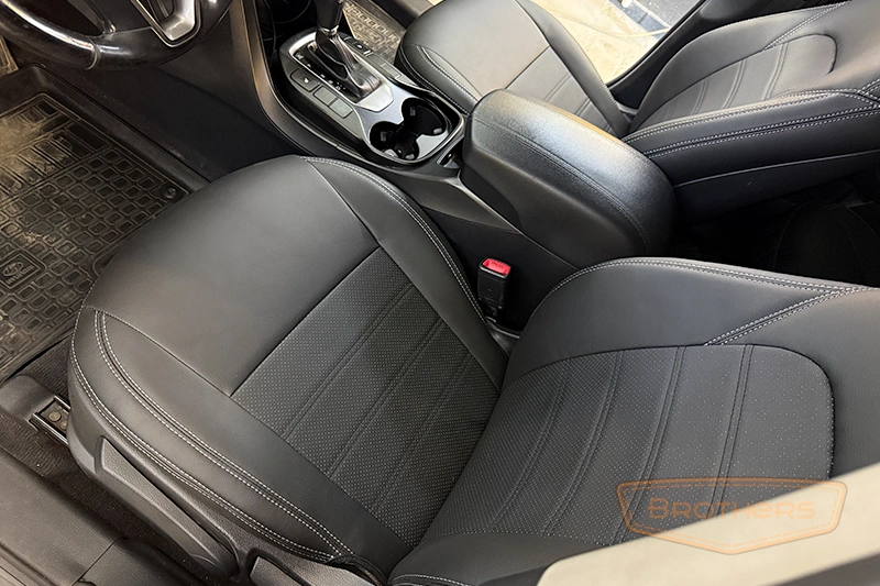 Чехлы на Hyundai Santa Fe 3, серии "Premium" - серая строчка Чехлы на Hyundai Santa Fe 3, серии "Premium" - серая строчка
