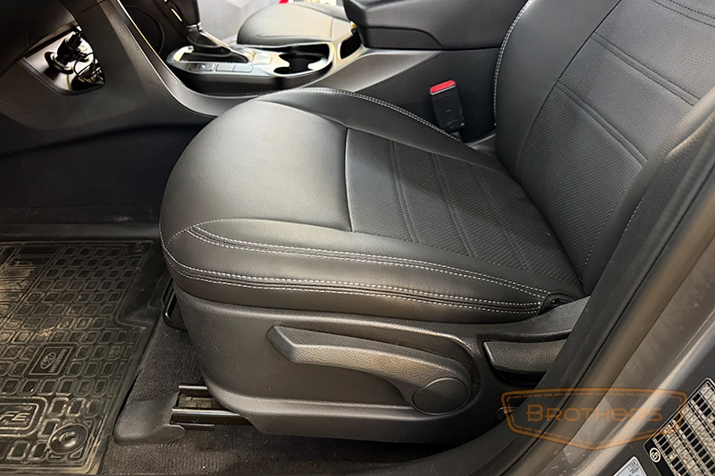 Чехлы на Hyundai Santa Fe 3, серии "Premium" - серая строчка Чехлы на Hyundai Santa Fe 3, серии "Premium" - серая строчка