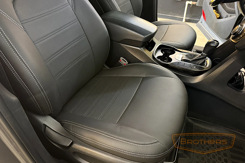 Чехлы на Hyundai Santa Fe 3, серии "Premium" - серая строчка Чехлы на Hyundai Santa Fe 3, серии "Premium" - серая строчка