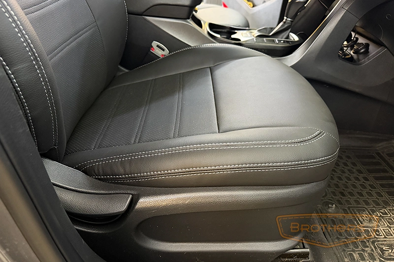 Чехлы на Hyundai Santa Fe 3, серии "Premium" - серая строчка Чехлы на Hyundai Santa Fe 3, серии "Premium" - серая строчка
