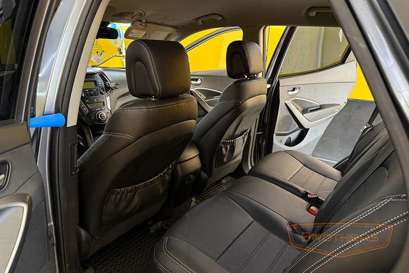 Чехлы на Hyundai Santa Fe 3, серии "Premium" - серая строчка Чехлы на Hyundai Santa Fe 3, серии "Premium" - серая строчка