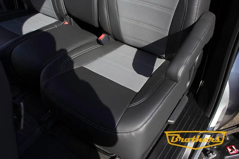 Чехлы на Mazda 5, серии "Premium" - серая строчка, вставка серого цвета