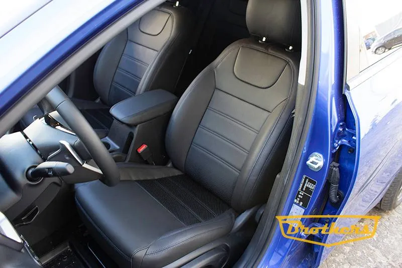 Чехлы на Kia Ceed 3, серии "Premium" - синяя строчка