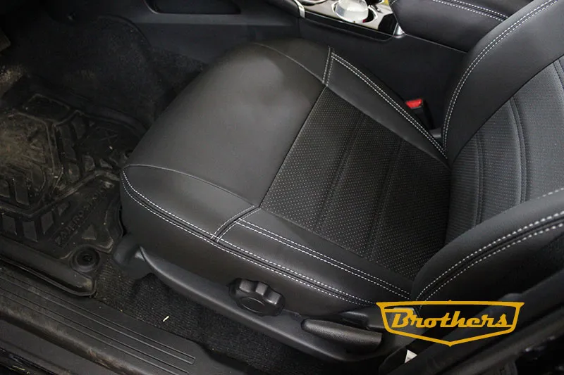 Чехлы на Mitsubishi Pajero Sport 3, серии "Premium" - серая строчка