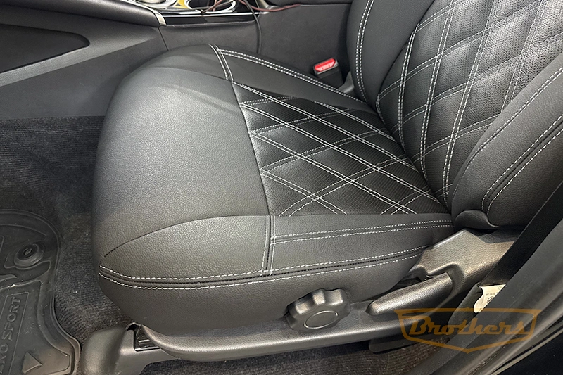 Чехлы на Mitsubishi Pajero Sport 3, серии "Aurora" с ромбами - серая строчка