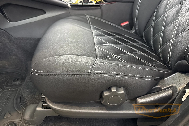 Чехлы на Mitsubishi Pajero Sport 3, серии "Aurora" с ромбами - серая строчка