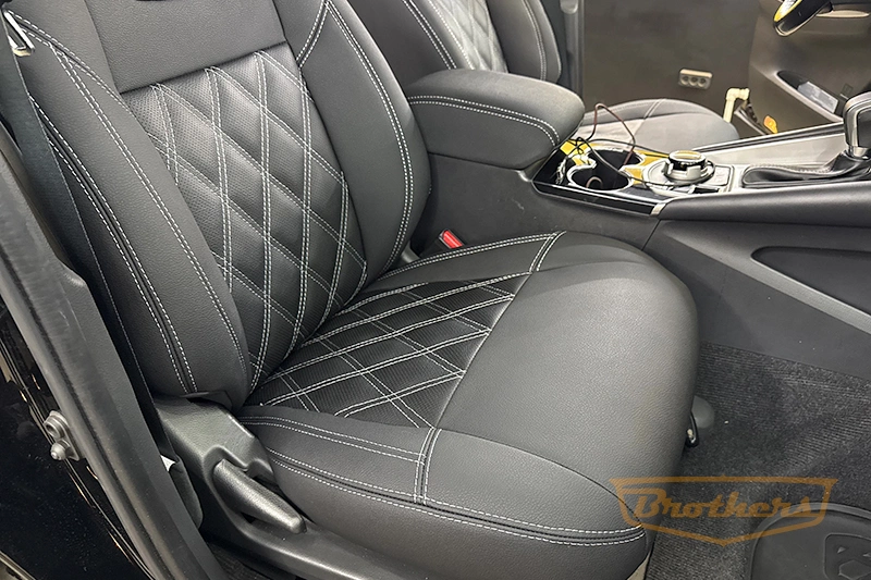 Чехлы на Mitsubishi Pajero Sport 3, серии "Aurora" с ромбами - серая строчка