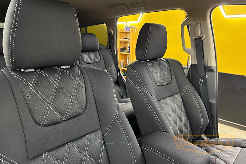 Чехлы на Mitsubishi Pajero Sport 3, серии "Aurora" с ромбами - серая строчка