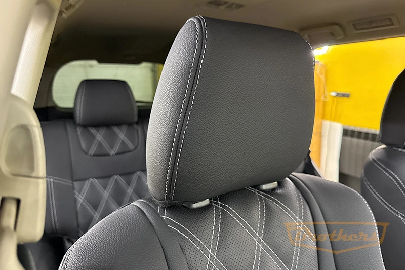 Чехлы на Mitsubishi Pajero Sport 3, серии "Aurora" с ромбами - серая строчка