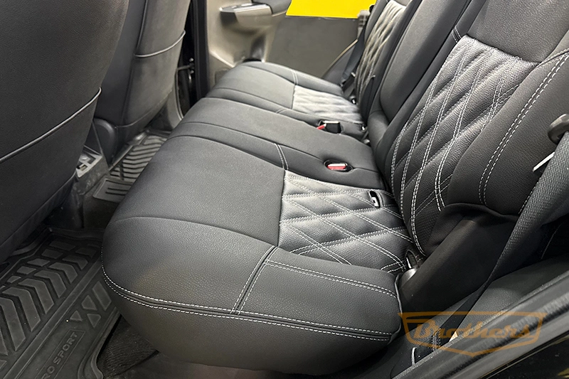 Чехлы на Mitsubishi Pajero Sport 3, серии "Aurora" с ромбами - серая строчка