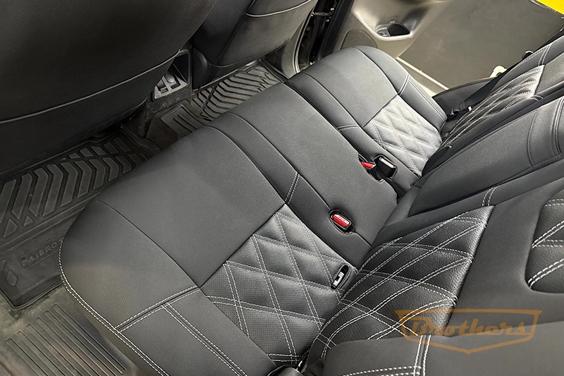 Чехлы на Mitsubishi Pajero Sport 3, серии "Aurora" с ромбами - серая строчка